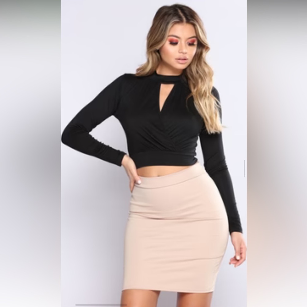 Nobody Realer Top -Black
Size: L